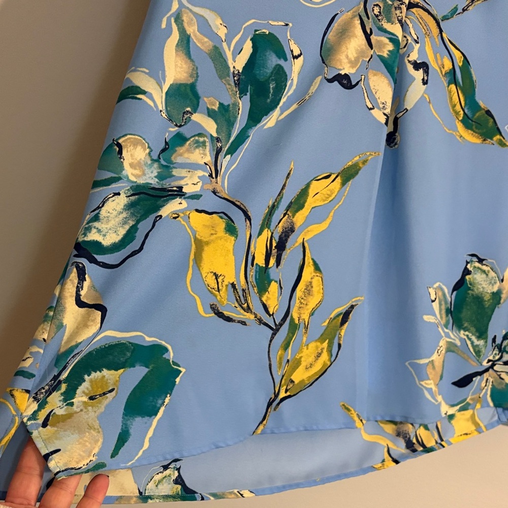 Investments parties XL Blue and Yellow Floral Blouse v neck - Picture 5 of 6